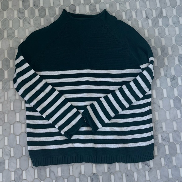 Alice Walk The Cotton Mockneck in Stripe, Emerald Green, White - Picture 4 of 12